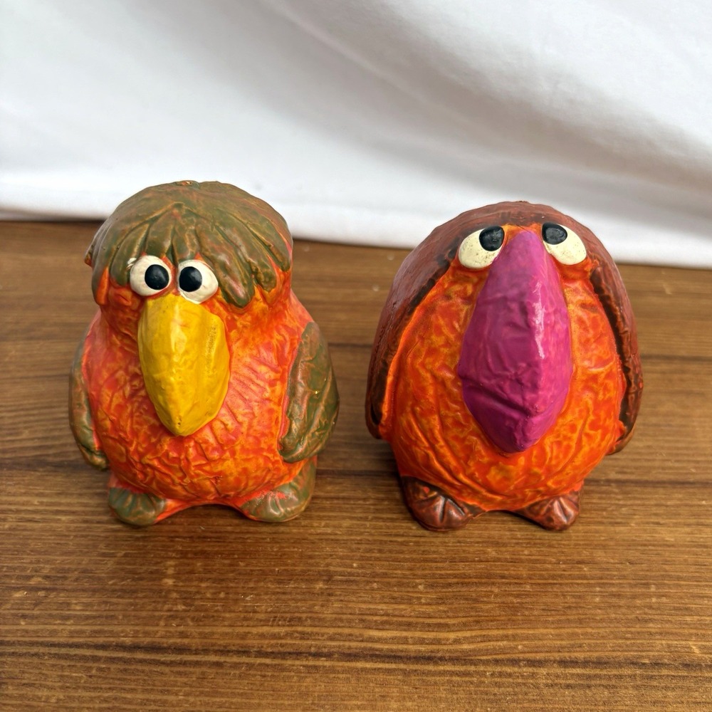 1970s Hand Painted Ceramic Bird Salt & Pepper Shakers Set Orange Pink Japan